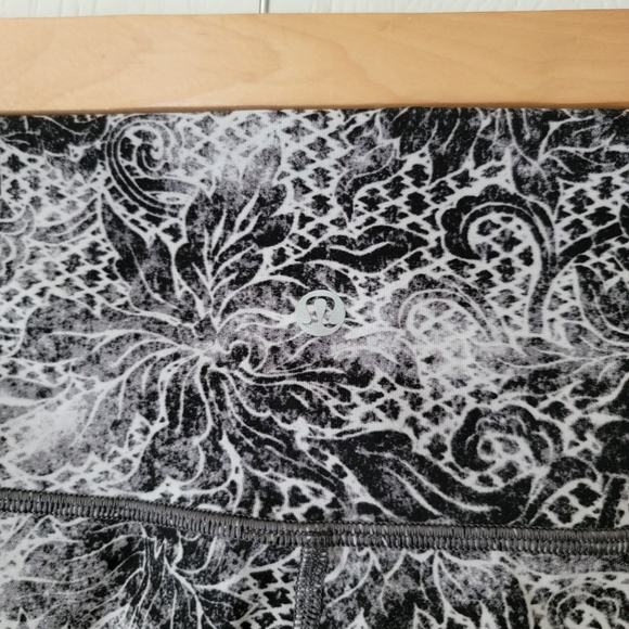 Lululemon Wunder Under HR Crop - Picture 5 of 7